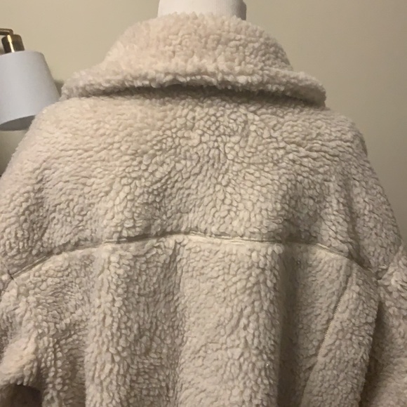 Urban Outfitters BDG cream colored Sherpa fleece jacket, front pockets, zip - Picture 6 of 11